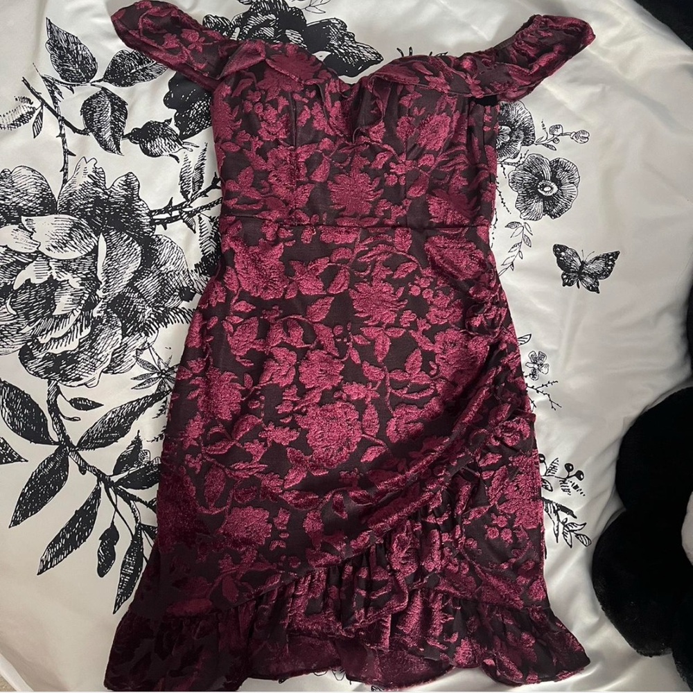 Vampy Maroon Velvet Bodycon Dress 
Brand: City Studios | Size XS